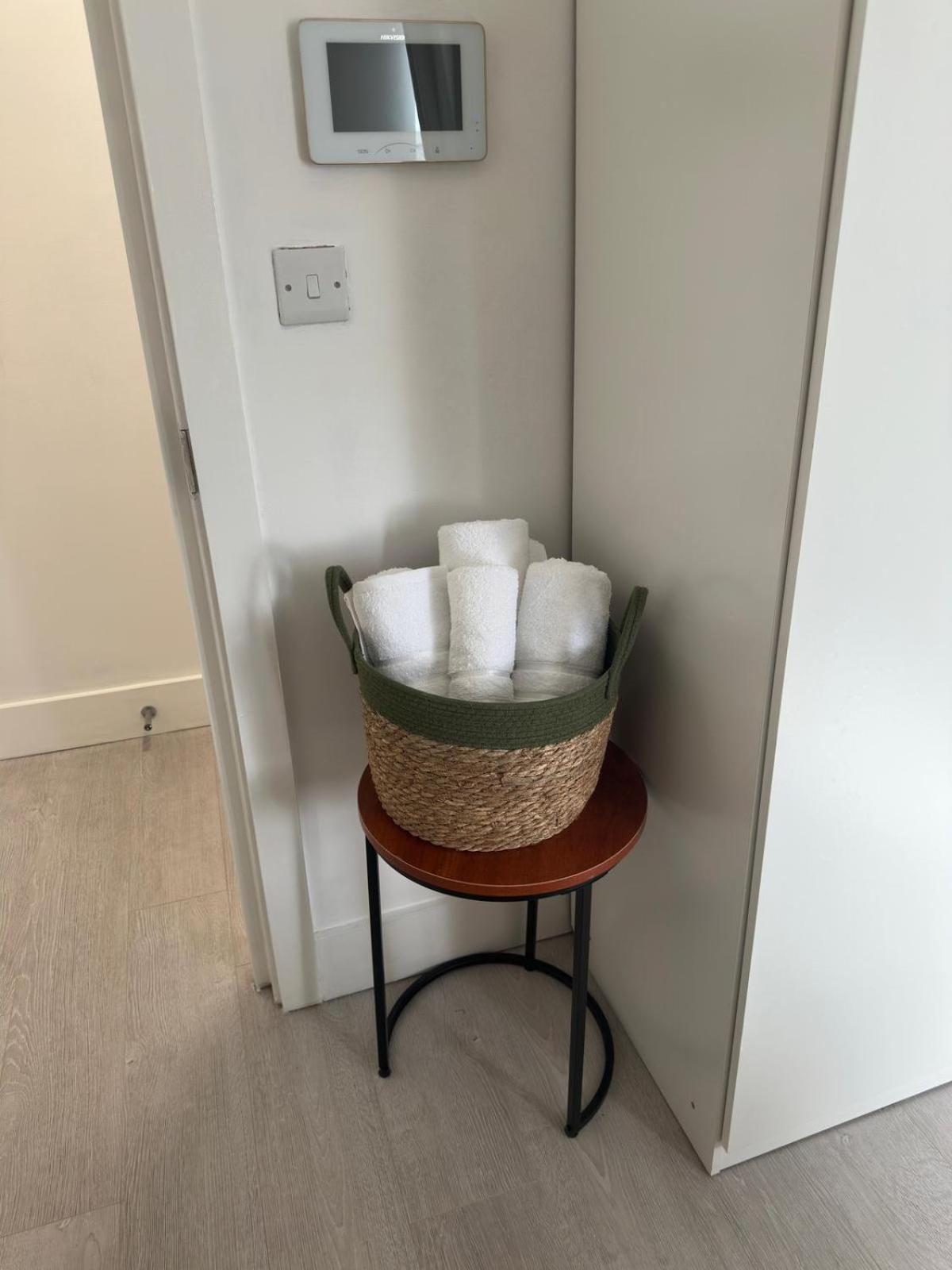 Spacious With Separate The Kitchen 4a Londres