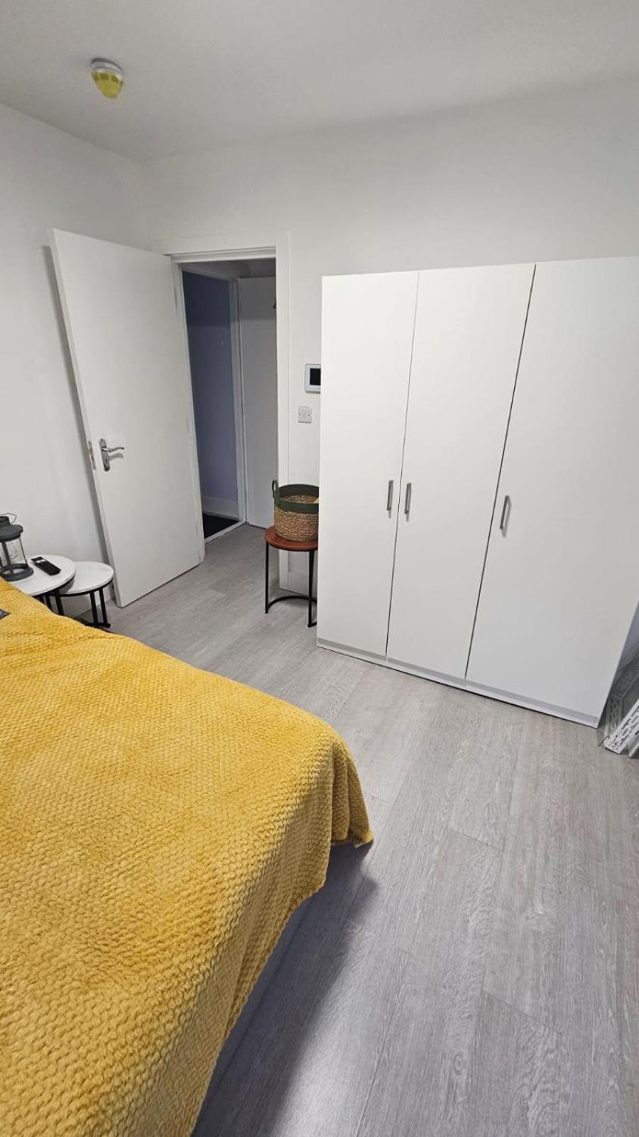 Spacious With Separate The Kitchen 4a Londres