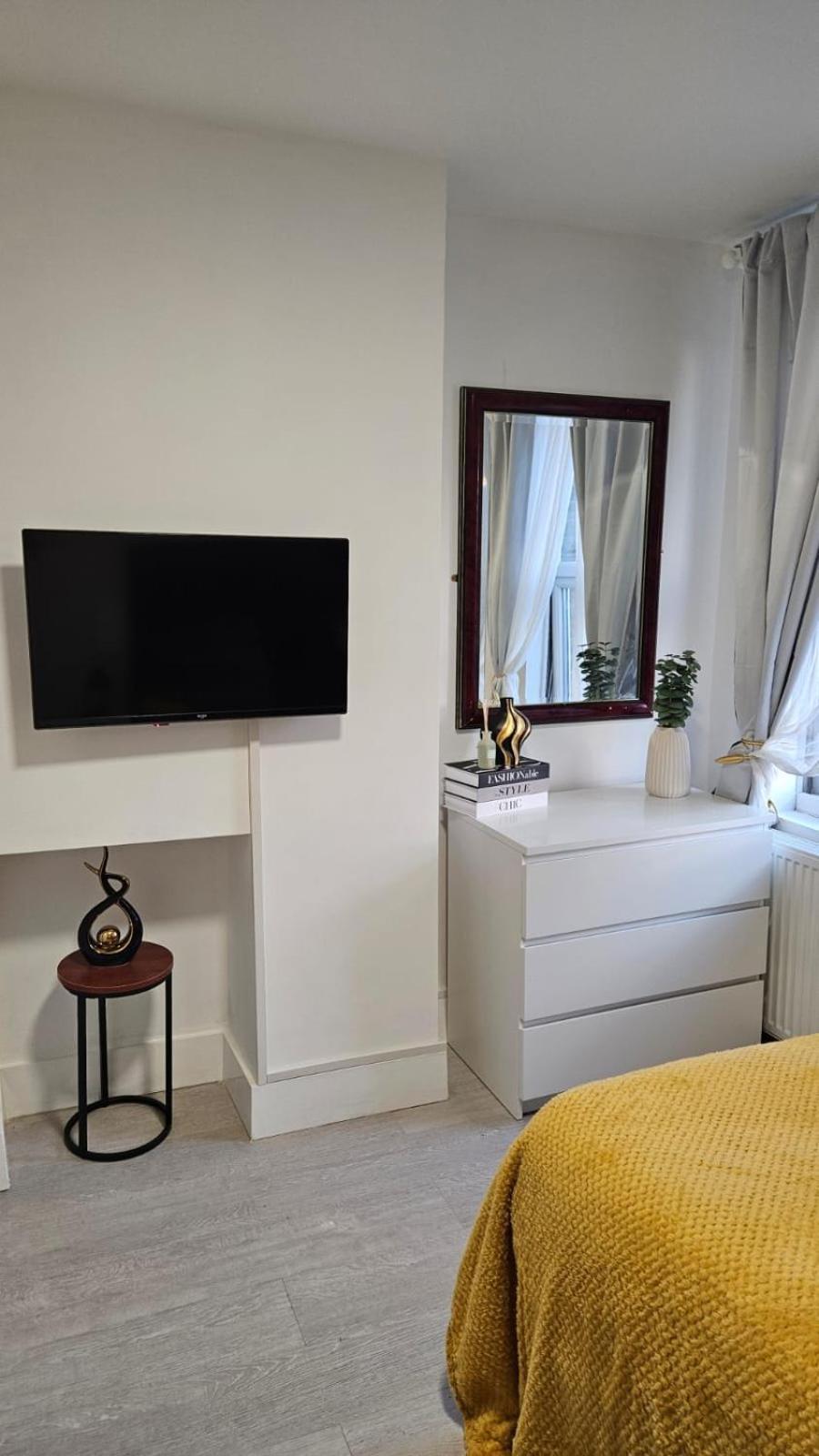 Spacious With Separate The Kitchen 4a * Londres